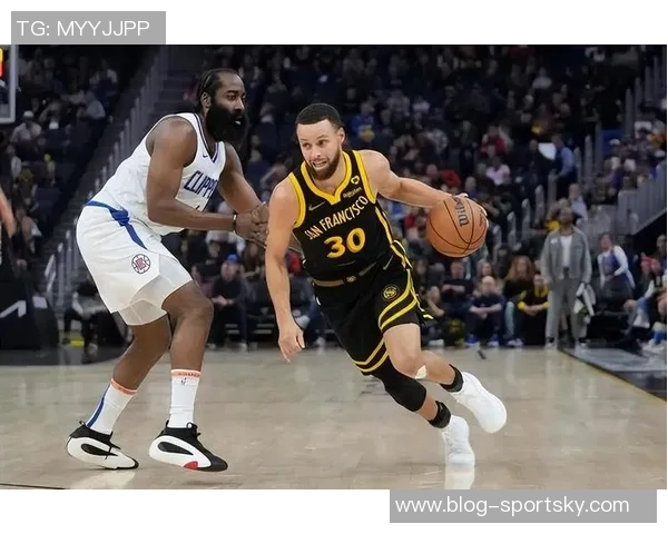 哈登生涯第四次单场十记三分创历史却仍落后库里二十三次 哈登生涯第四次单场十记三分创历史却仍落后库里二十三次