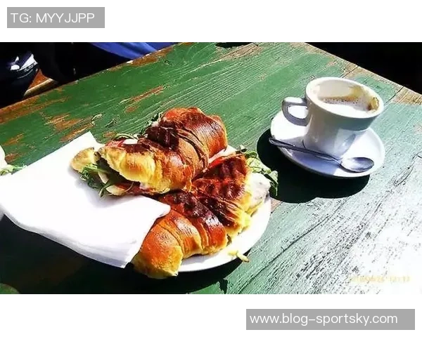 萨卡分享家庭早餐回忆十字面包夹香肠的温暖滋味 萨卡分享家庭早餐回忆十字面包夹香肠的温暖滋味